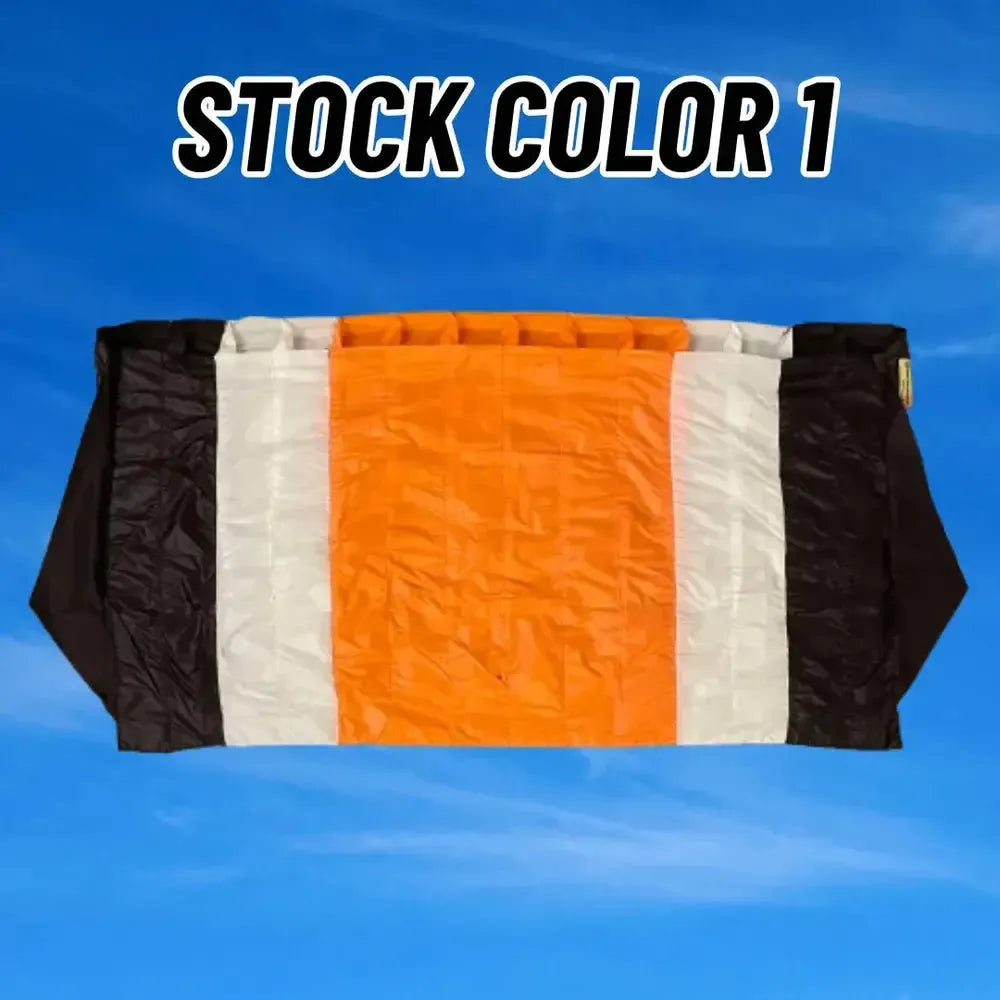 Vector 3d parachute rayé réaliste avec parachutiste ensemble concept de saut en parachute isolé Vector 3d parachute rayé réaliste avec parachutiste ensemble concept de saut en parachute isolé